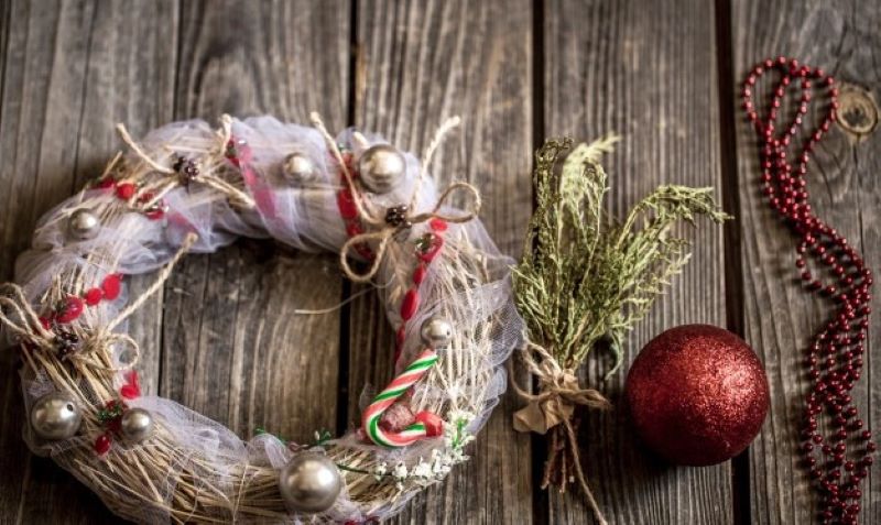 Material Matters: Exploring the Different Types of Artificial Christmas Garlands